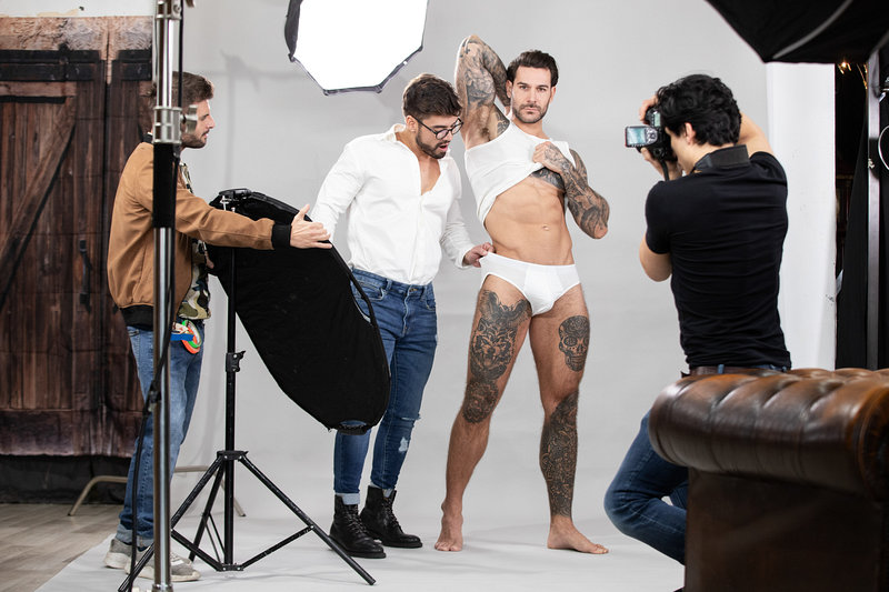 Papi Kocic Dann Grey Assisting The Bulge Model Men